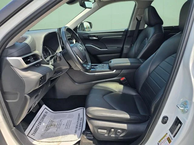 Used 2024 Beige Toyota XLE image 9