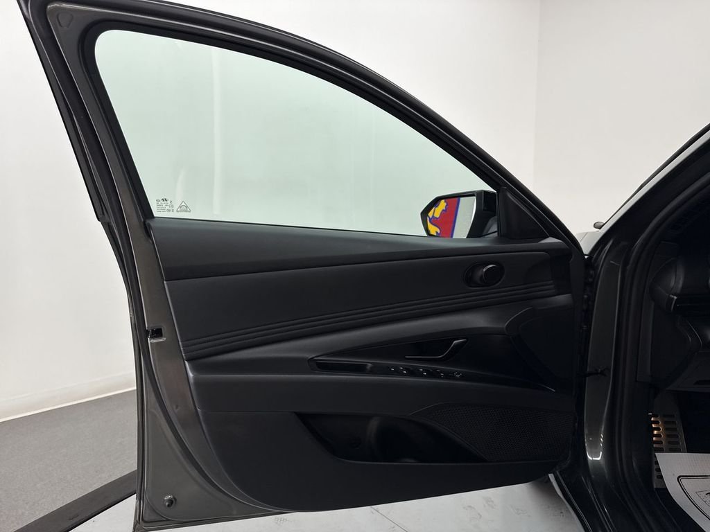 2025 Hyundai Elantra SEL - Photo 13