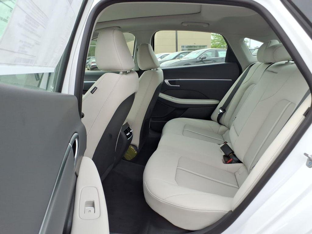 New 2026 White Hyundai SEL image 10