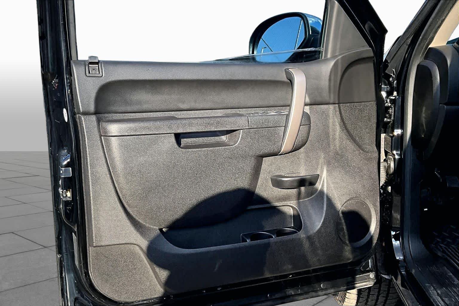 Used 2013 Onyx Black GMC SLE image 22