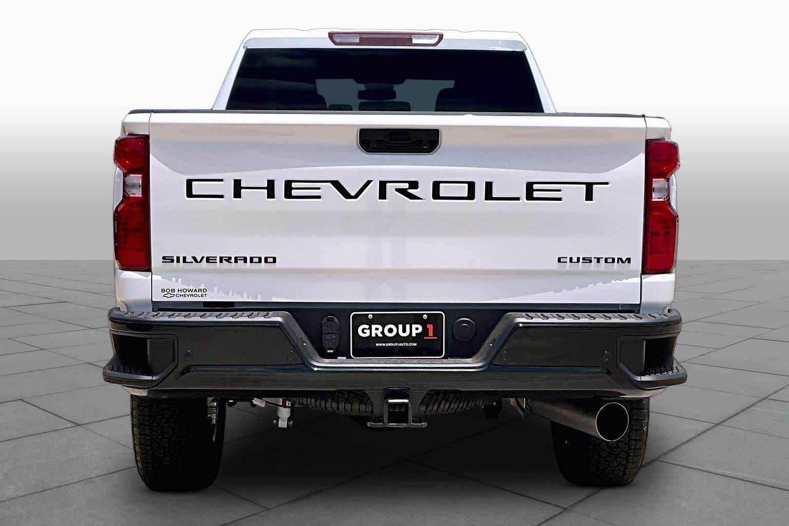 New 2026 Summit White Chevrolet Custom image 4