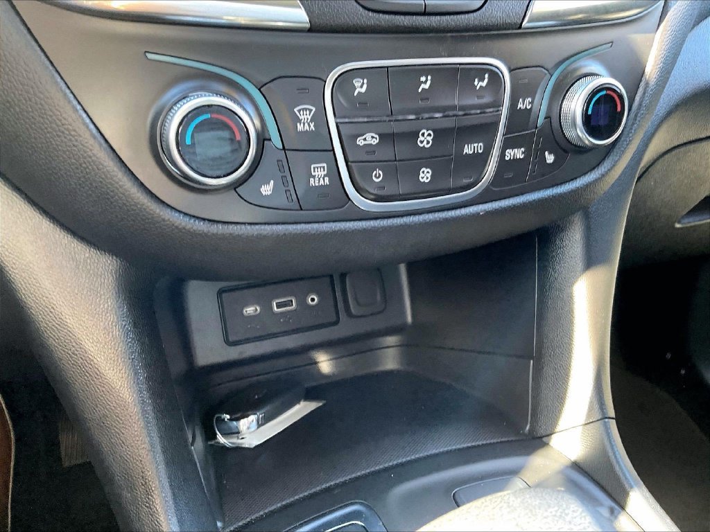 Used 2024 White Chevrolet LT image 25