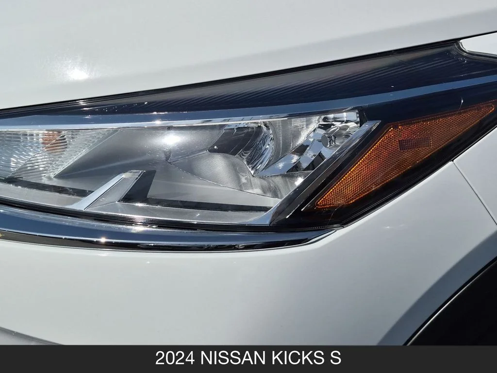Used 2024 White Nissan S image 10