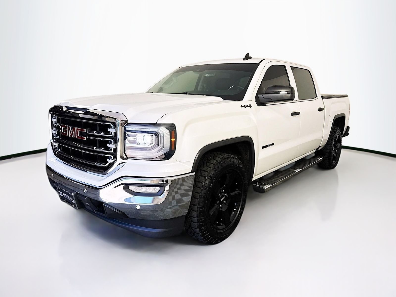 Used 2018 White GMC SLT image 3
