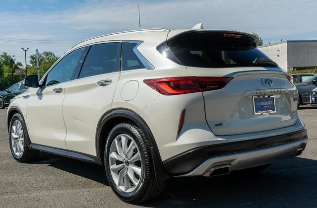 Used 2019 White INFINITI ESSENTIAL image 8