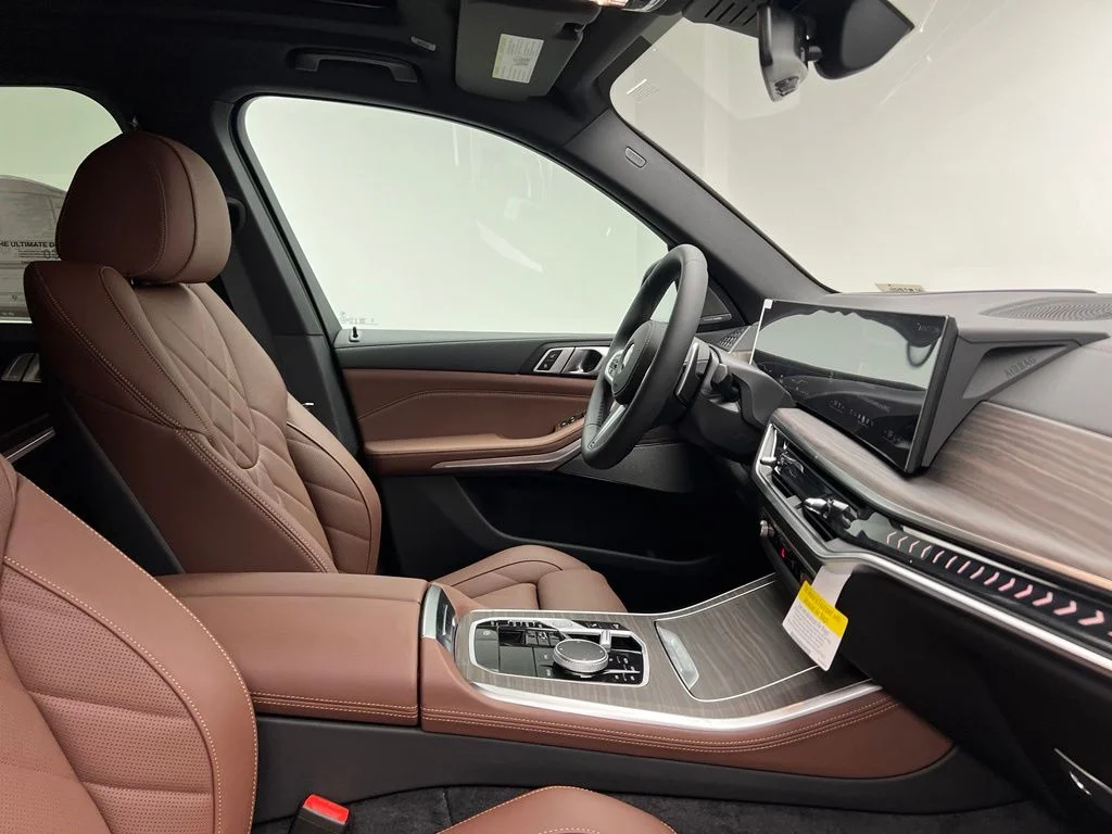 New 2026 Manhattan Green Metallic BMW sDrive40i image 6
