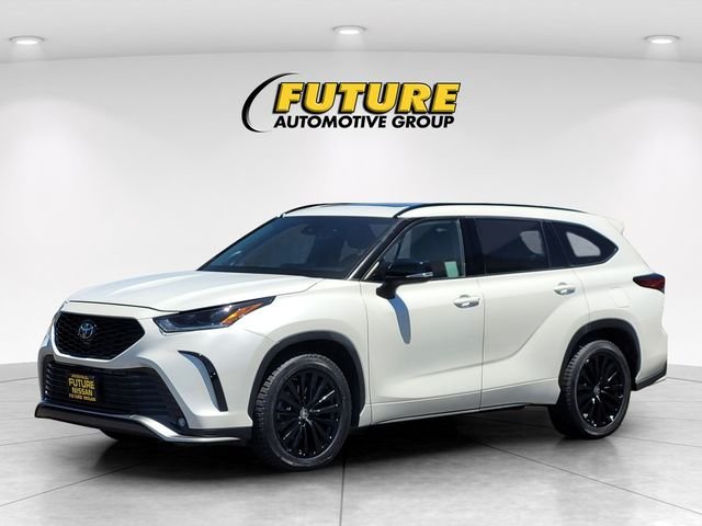 Used 2023 Beige Toyota Limited image 5