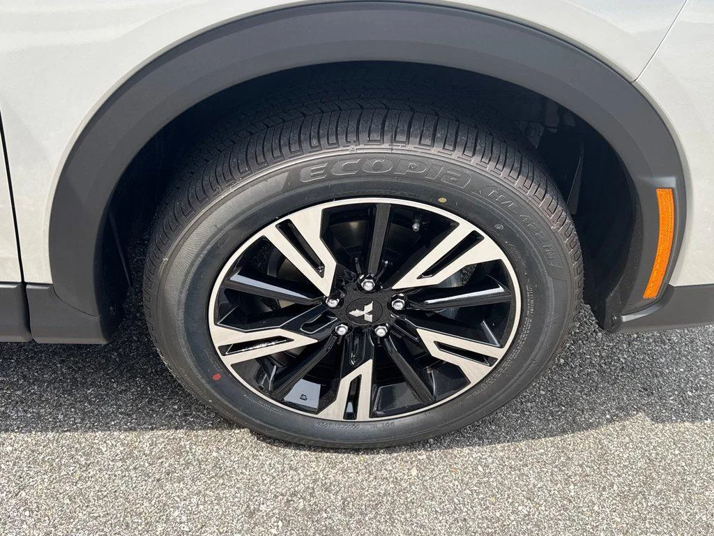 New 2026 Alloy Silver Metallic Mitsubishi SE 1.5T S-AWC image 9