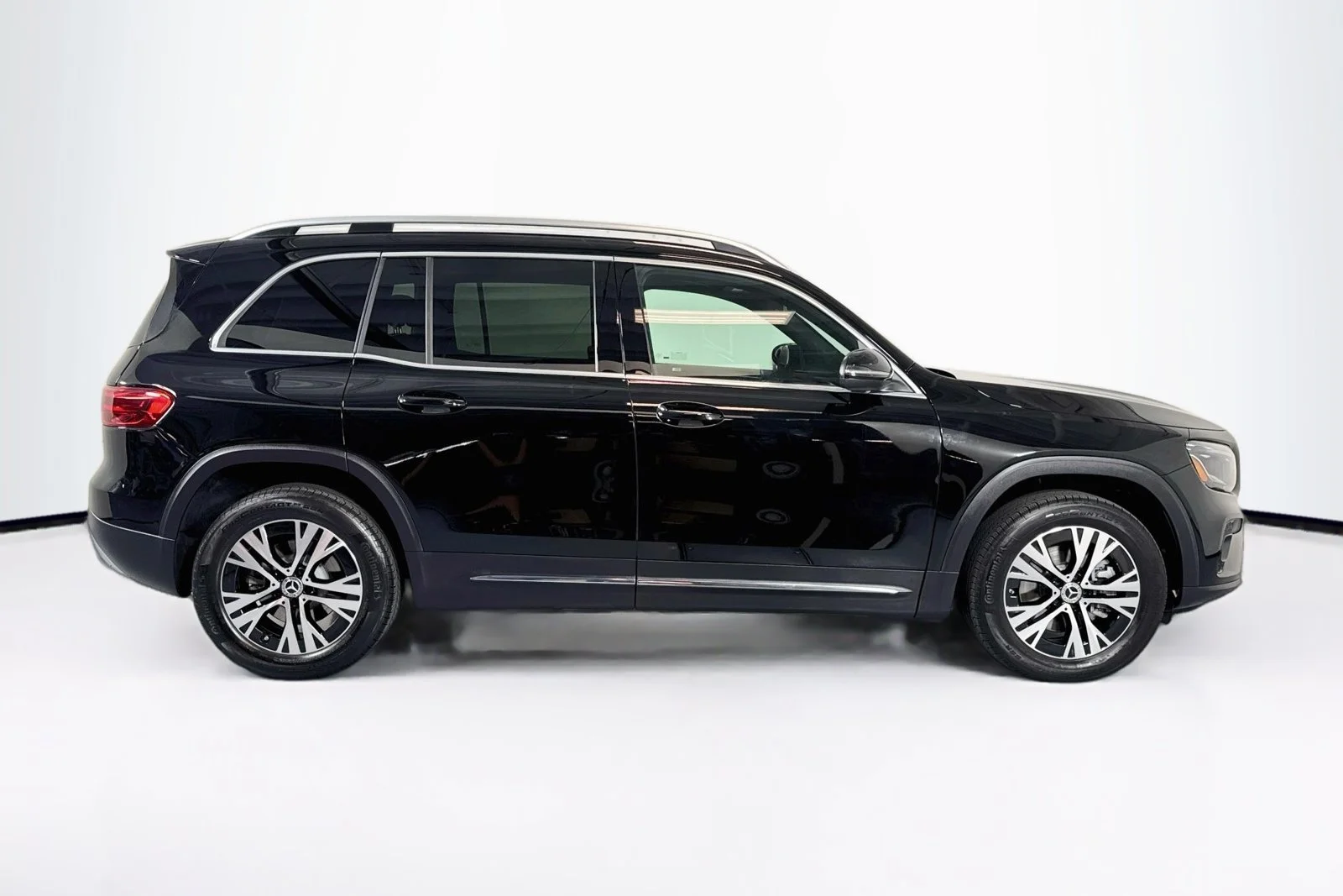 Used 2026 Night Black Mercedes-Benz GLB 250 image 4