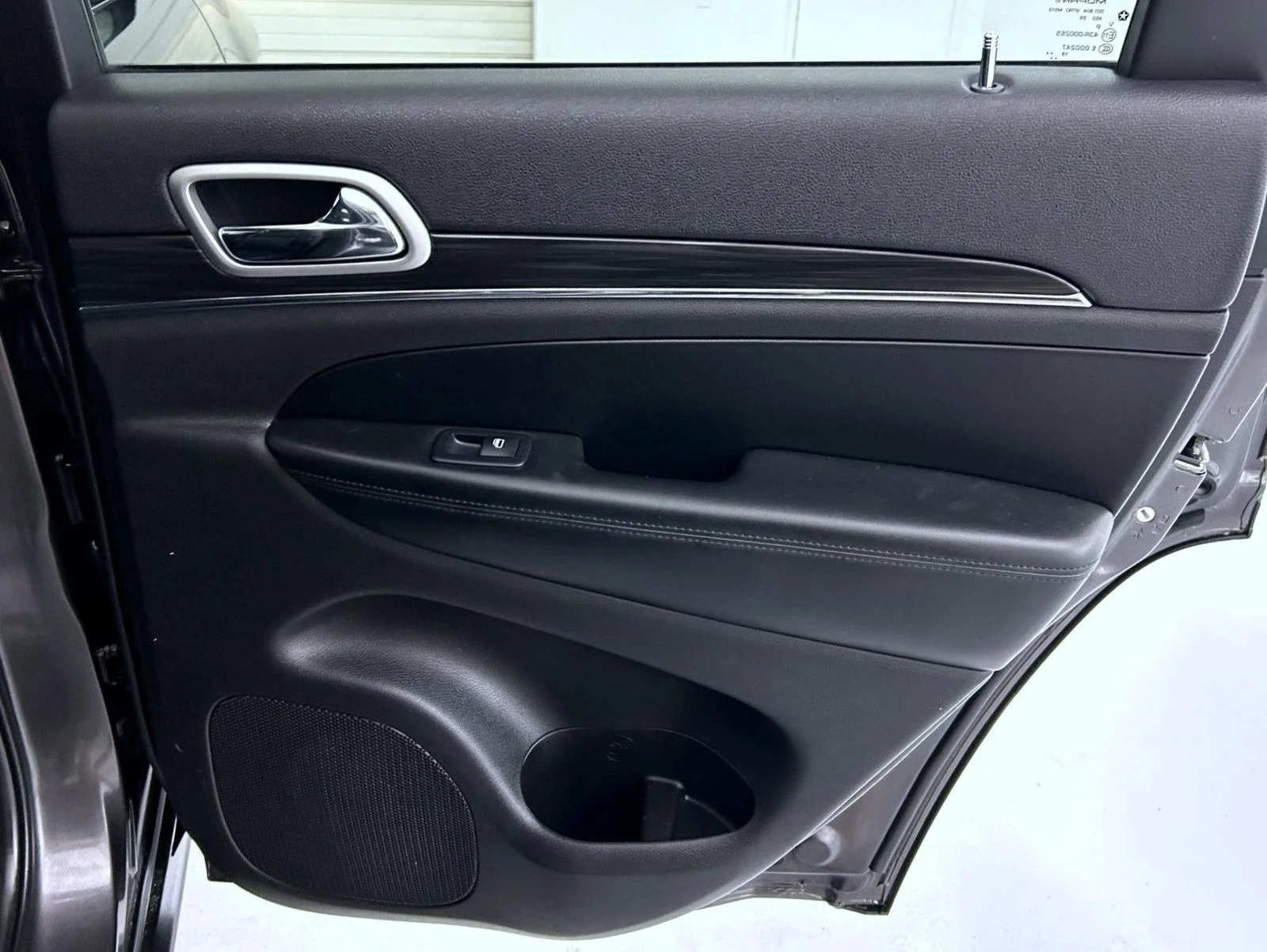 Used 2020 Gray Jeep Limited image 17