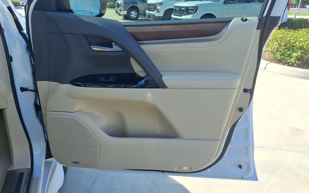 Used 2021 White Lexus 570 image 20