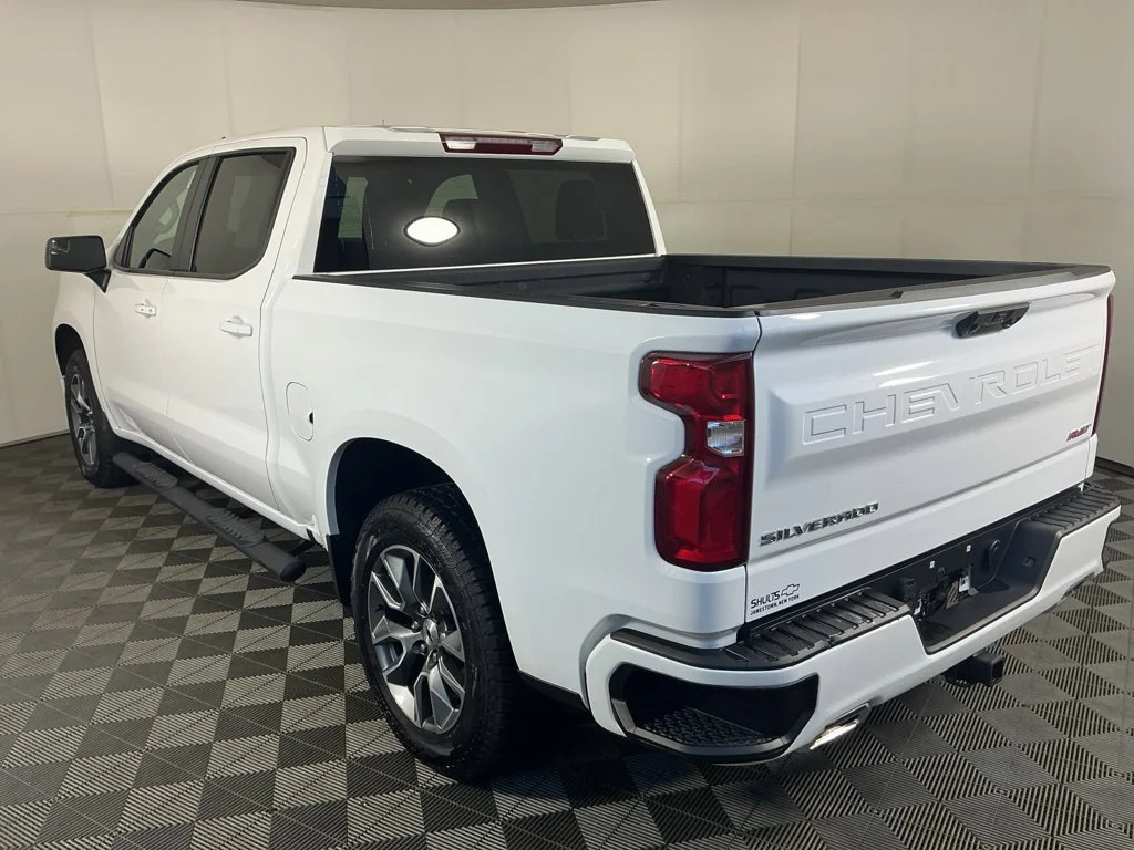 Used 2024 Summit White Chevrolet RST image 13