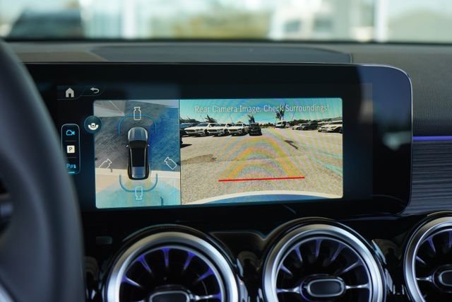 Used 2026  Mercedes-Benz GLB 250 image 19