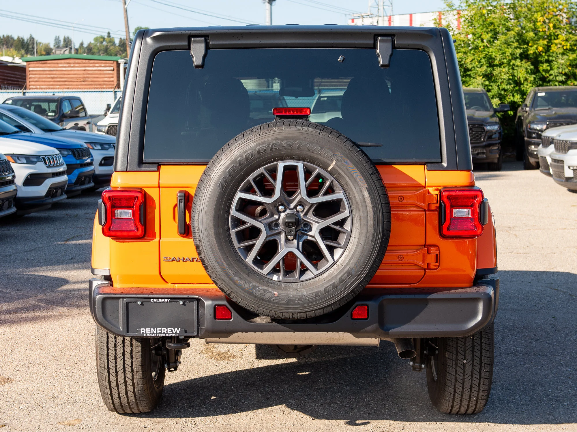 Used 2025 joose Jeep Sahara* 4 Door 4x4, Heated Seats/Wheel, Remote Start image 4
