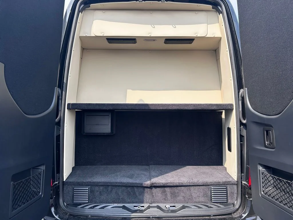 New 2026 Obsidian Black Mercedes-Benz Discovery Touring image 9