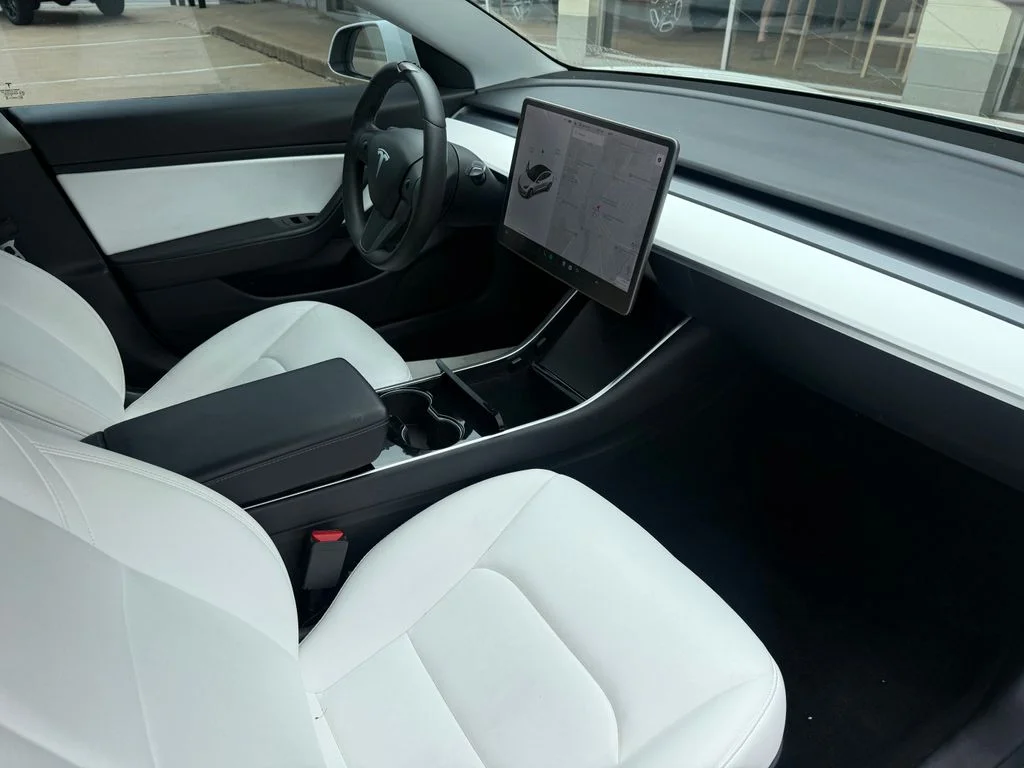 Used 2020 White Tesla Standard Range Plus image 3