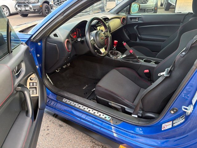 Used 2018 Blue Subaru Premium image 15