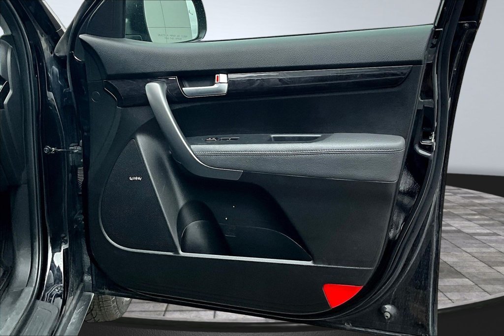 Used 2014 Black Kia EX image 29