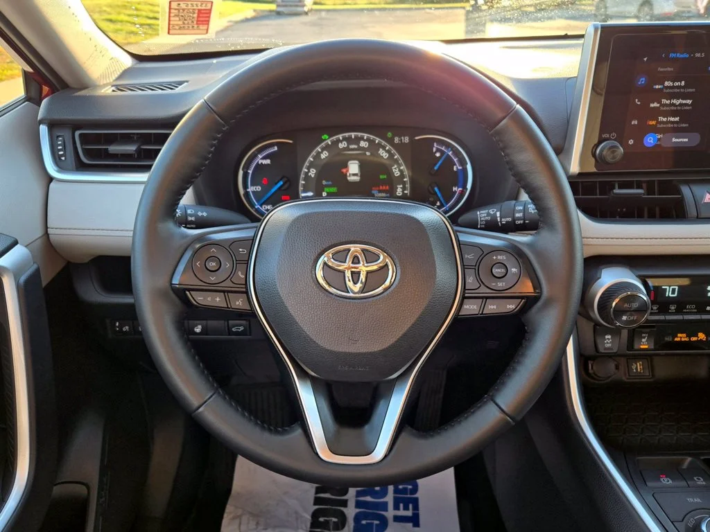 Used 2025 Red Toyota XLE image 18