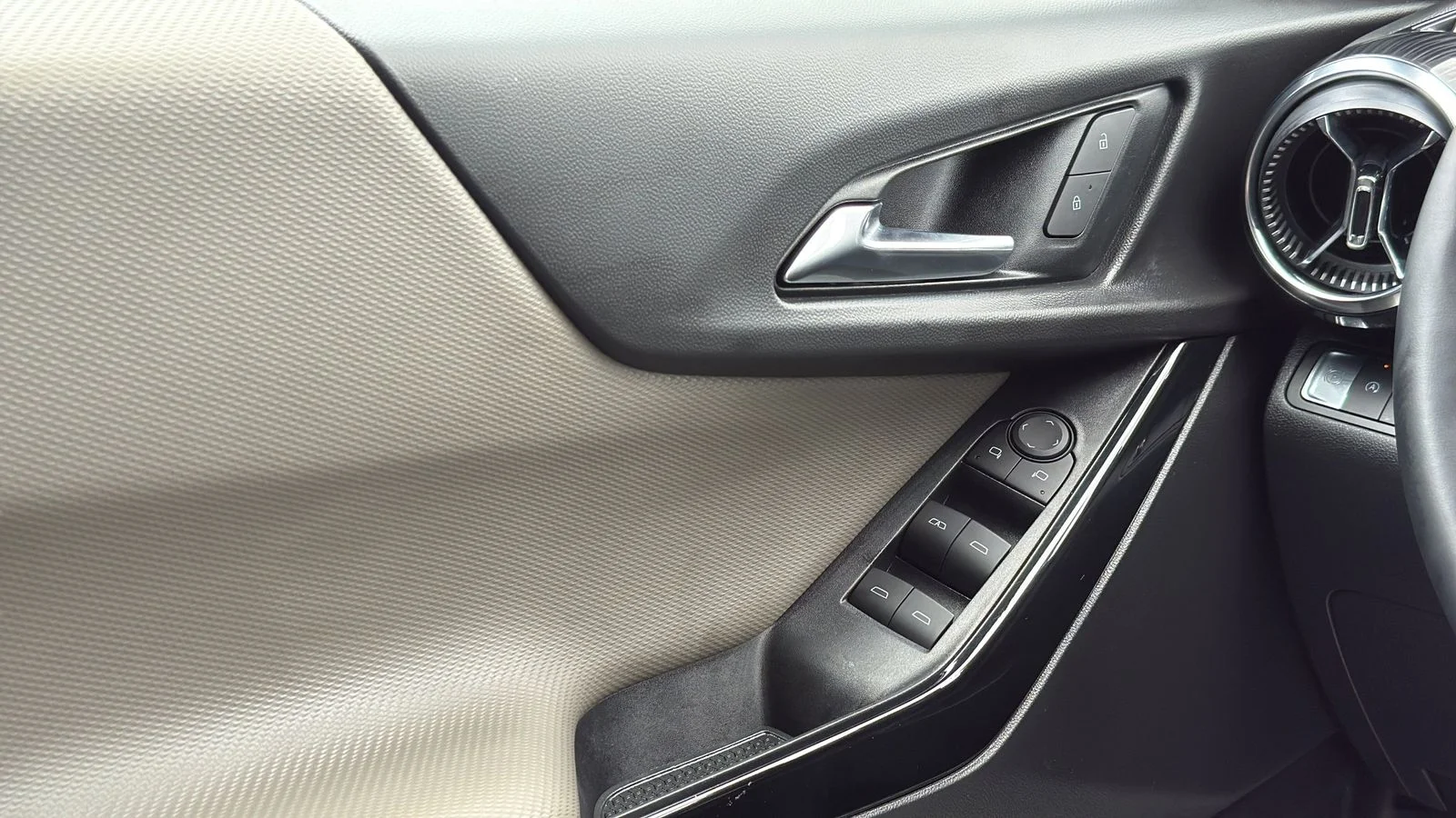 Used 2025 Black Chevrolet LT image 9