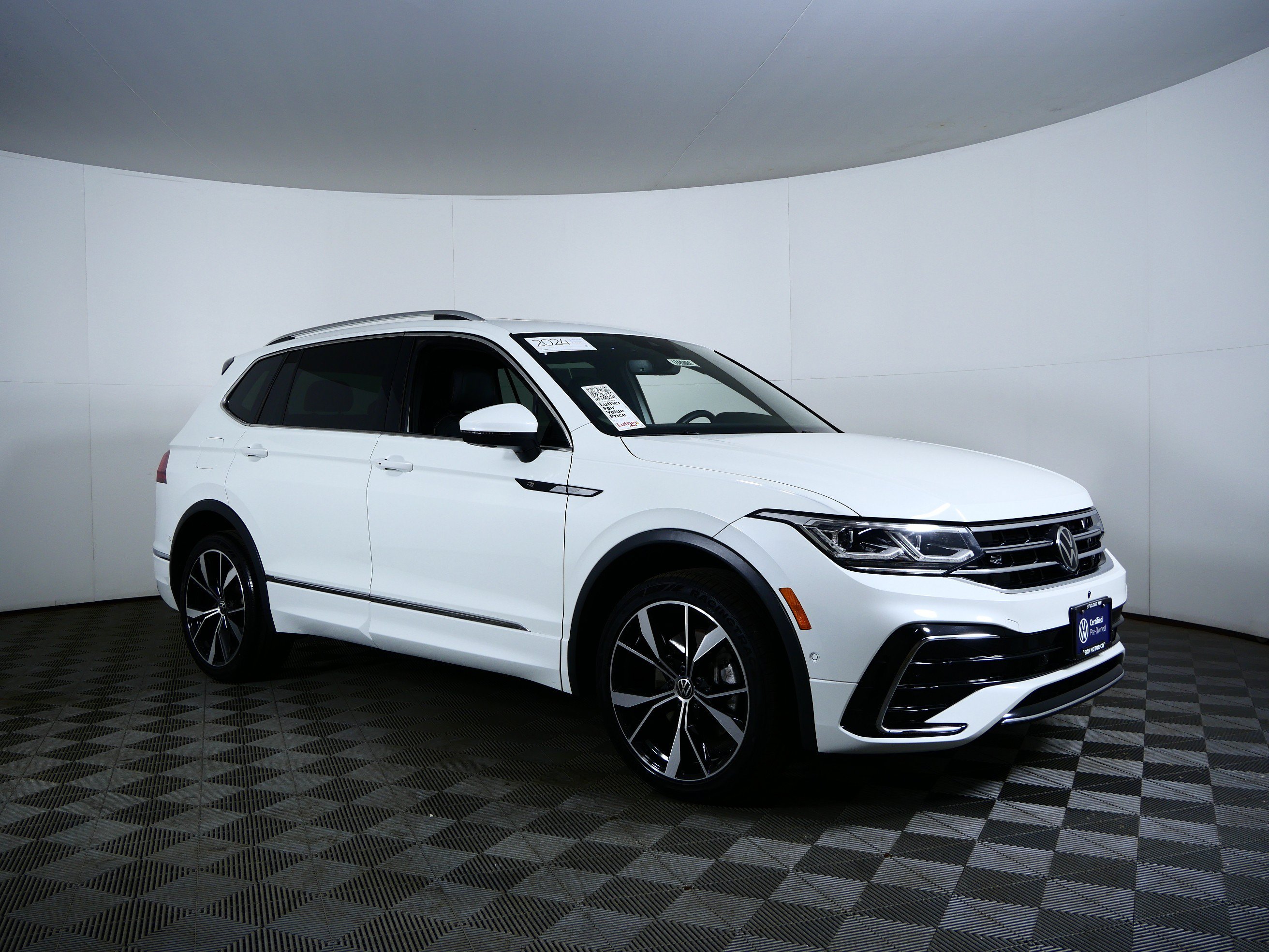 Used 2024 White Volkswagen SEL R-Line image 12
