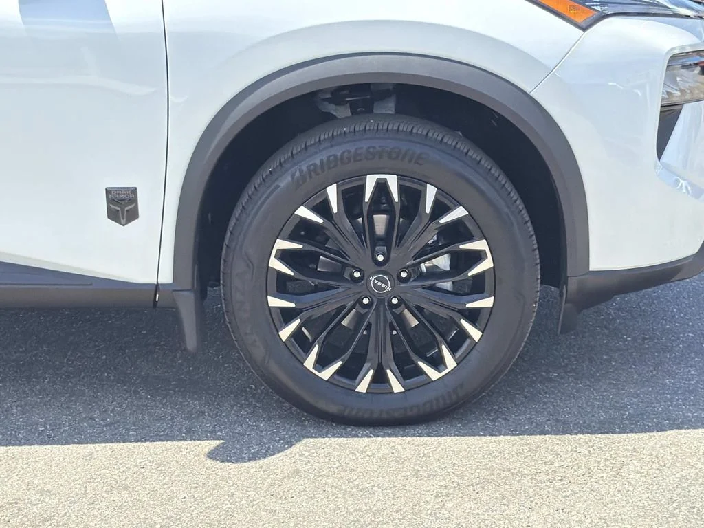 New 2026 Everest White Pearl Tricoat Nissan Dark Armor image 32