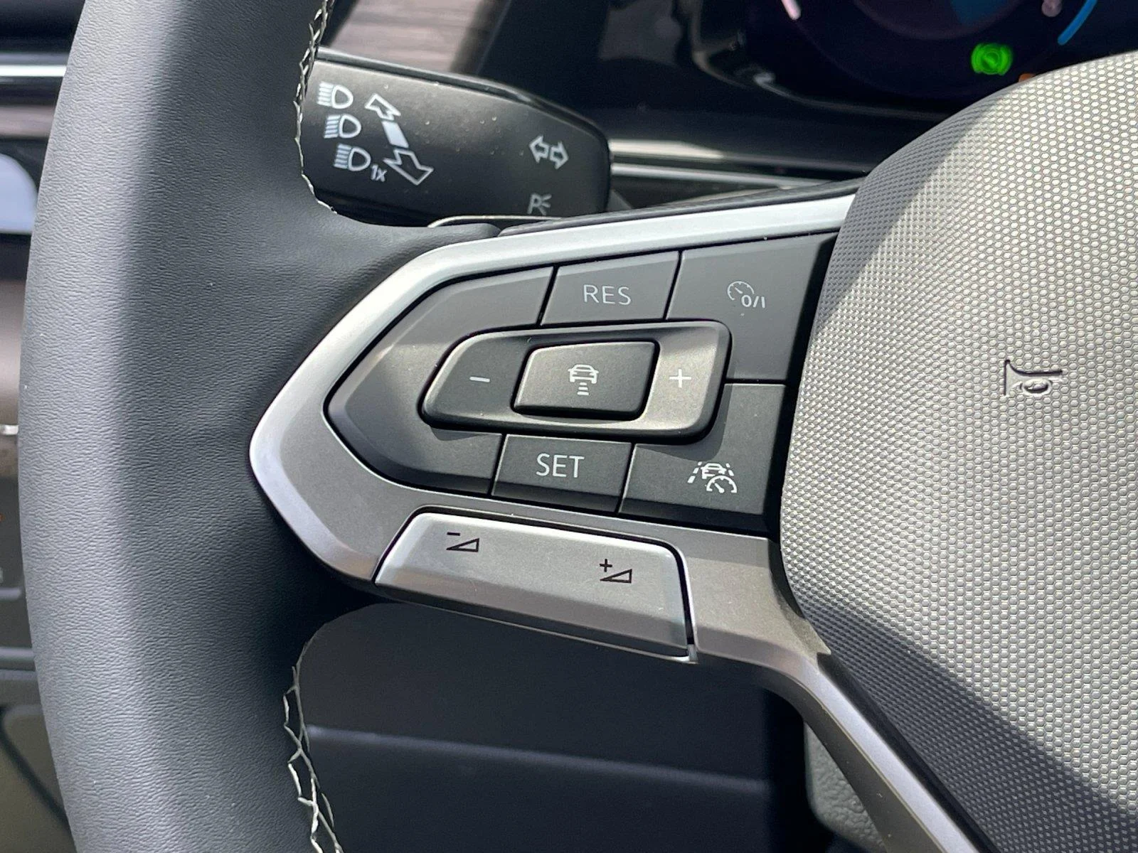 New 2026 deep black pearl Volkswagen 2.0T SEL image 19