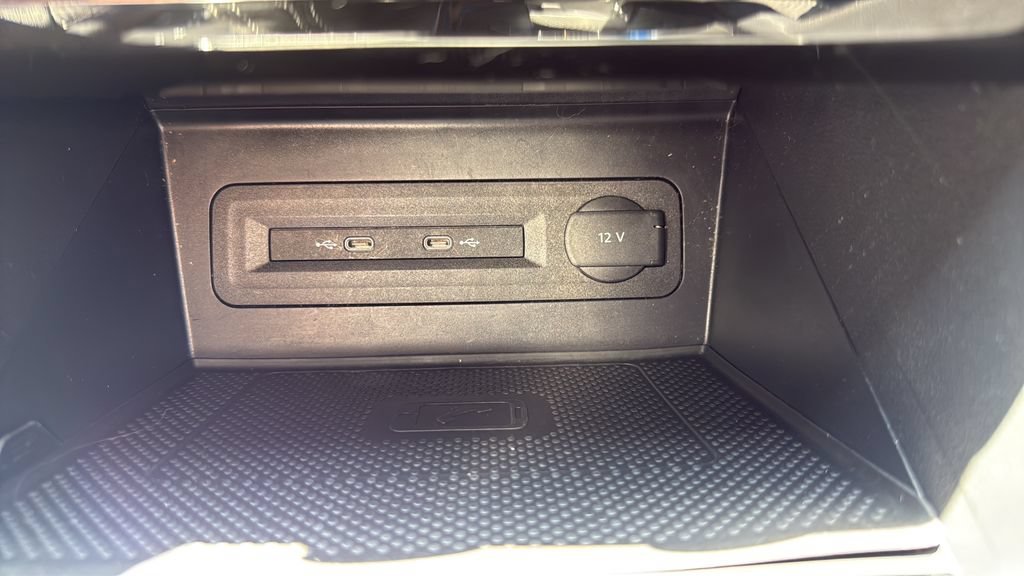 Used 2023  Volkswagen 3.6L V6 SEL image 36