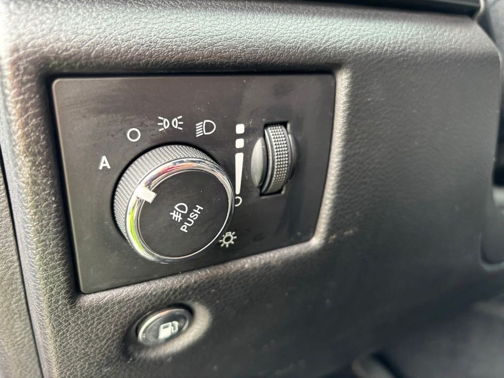 Used 2020 Black Jeep Laredo image 35