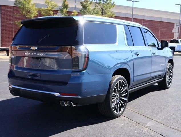 2026 Chevrolet Suburban High Country - Photo 36
