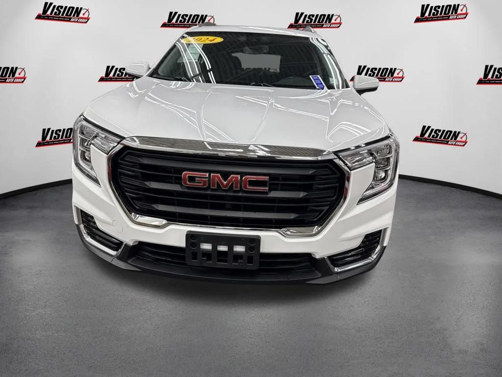 Used 2024 White GMC SLE image 2