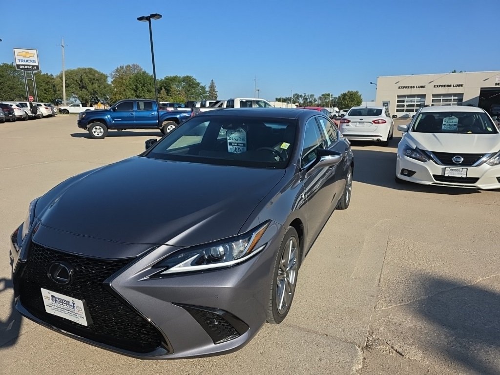 2020 Lexus ES 350 F SPORT photo 2