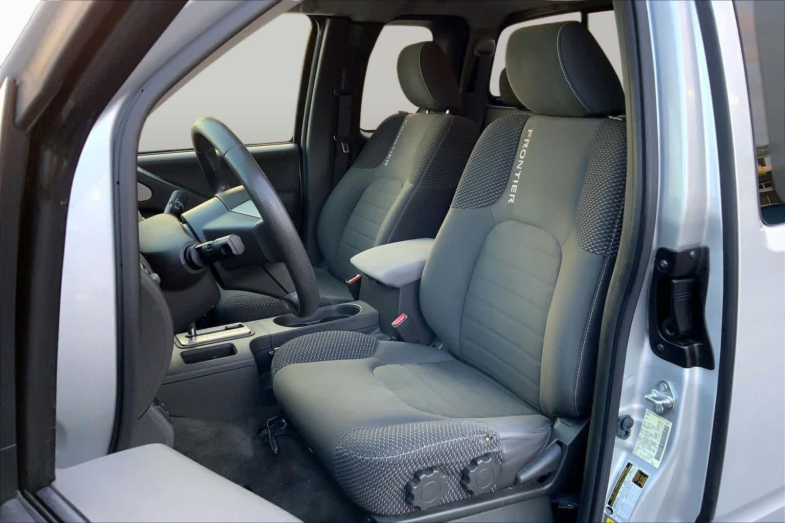 Used 2017 Brilliant Silver Nissan Desert Runner image 7
