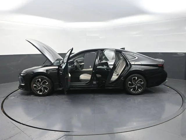 Used 2024 Black Hyundai SEL image 42