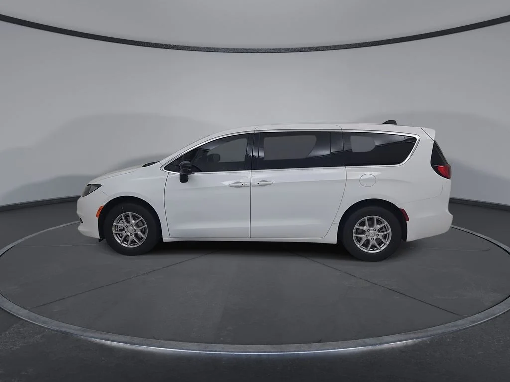 New 2027 Bright White Clear-Coat Exterior Paint Chrysler LX image 9