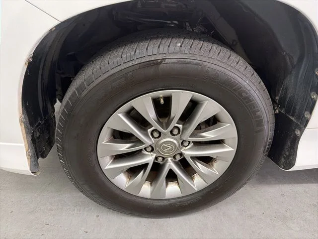 Used 2015 Starfire Pearl Lexus 460 Luxury image 28