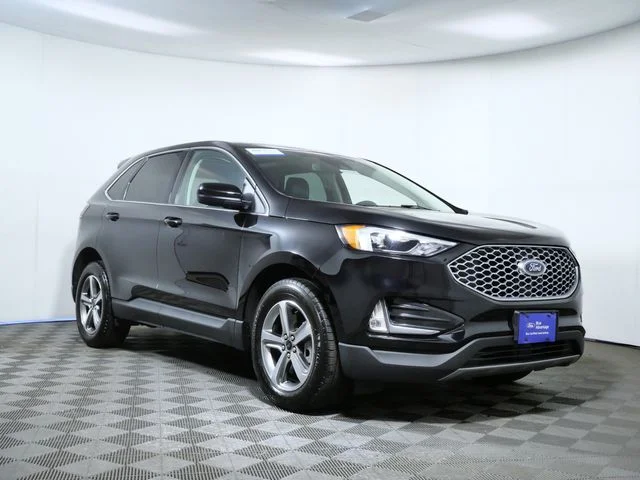 Used 2024 Black Ford SEL image 1