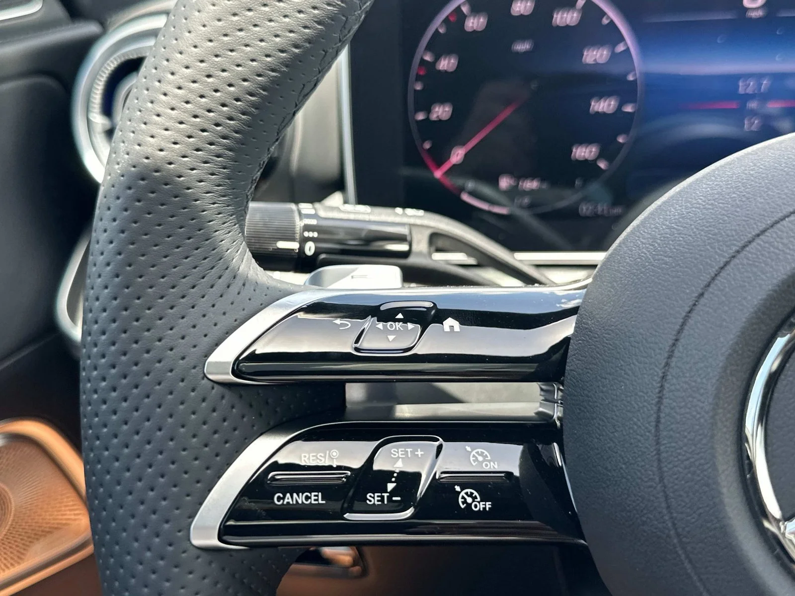 2025 Mercedes-Benz C-Class Sedan C 300 - Photo 28