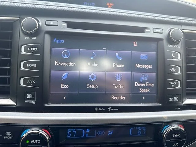 Used 2014 Red Toyota  image 12
