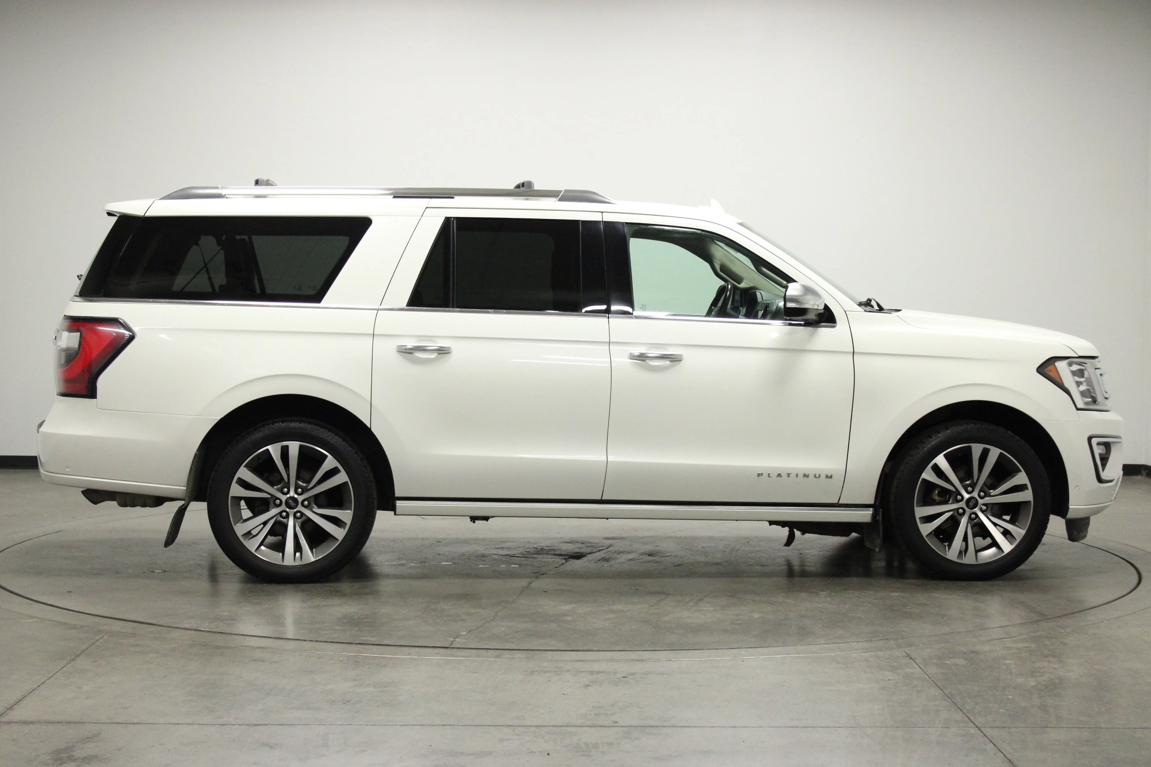 Used 2021 Star White Metallic Tri-Coat Ford Platinum image 9