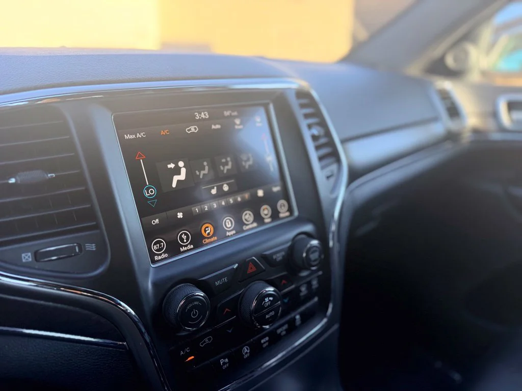 Used 2018 True Blue Pearlcoat Jeep Limited image 25