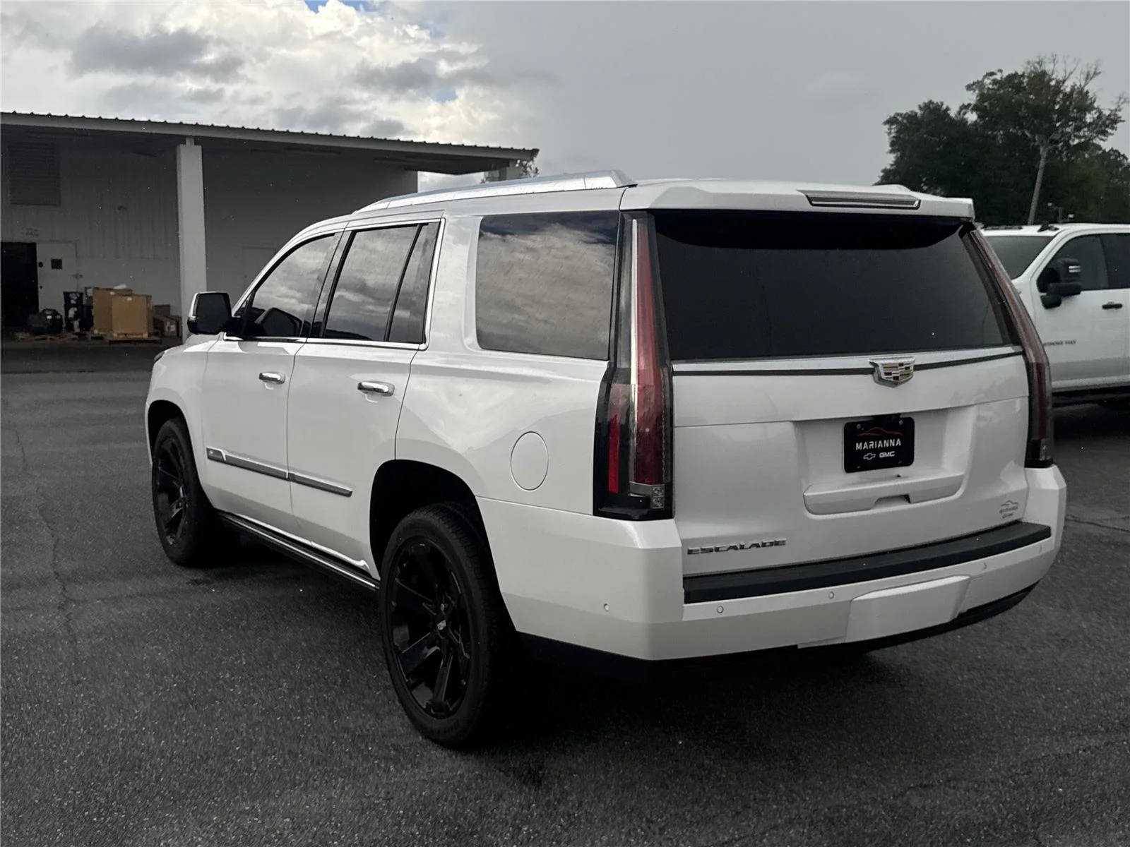 Used 2020 CRYSTAL WHITE TRICOAT Cadillac Premium Luxury image 6