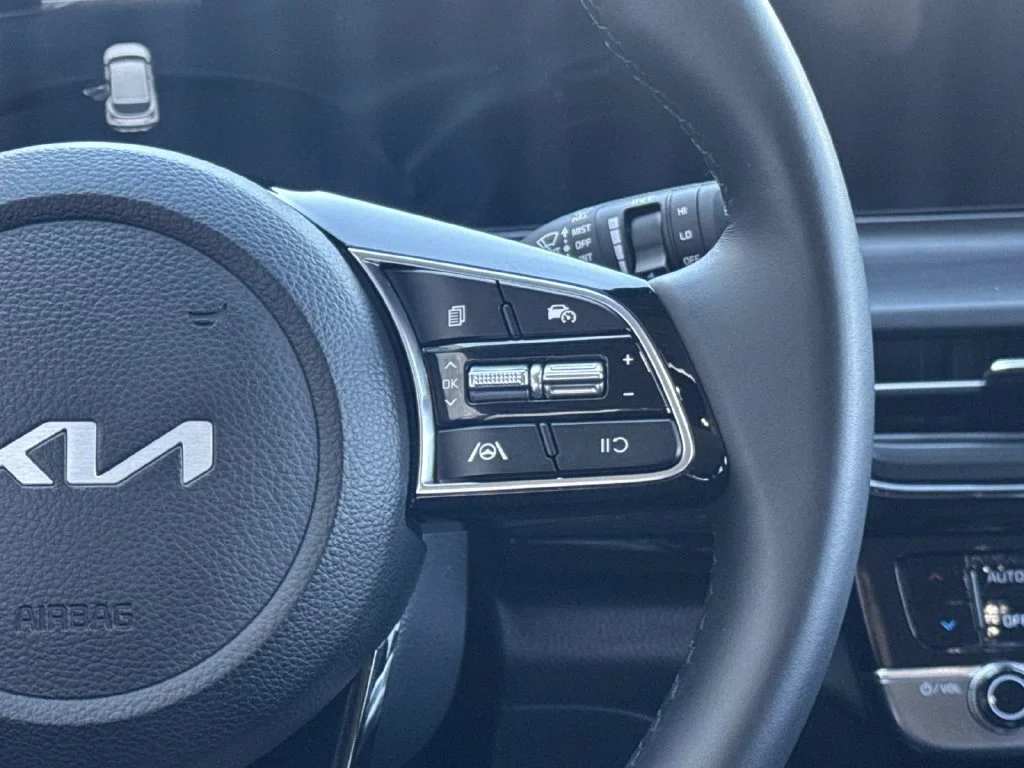 Used 2026 White Kia S image 18