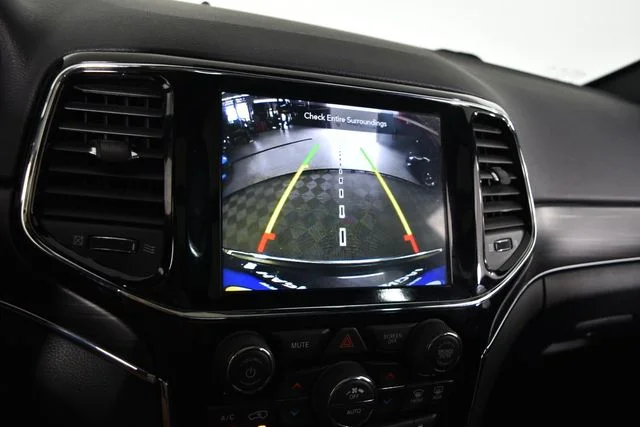 Used 2020 Gray Jeep Limited image 28