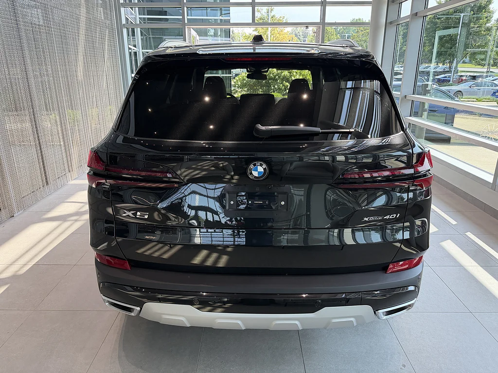 New 2026 Black Sapphire Metallic BMW xDrive40i image 5