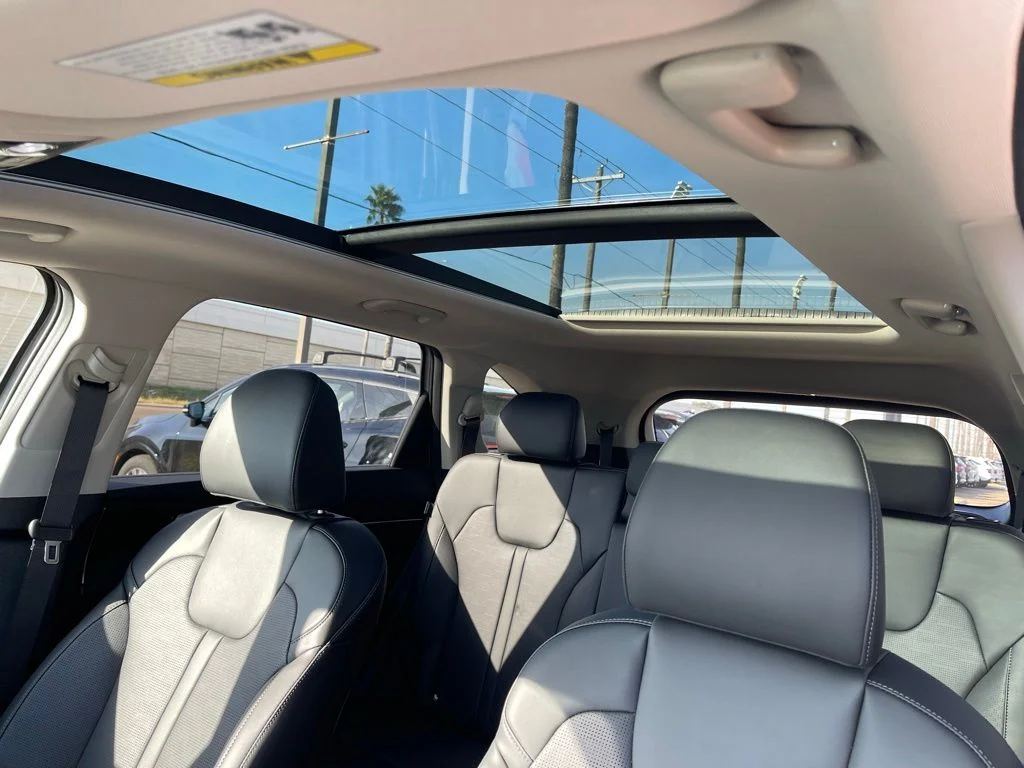 New 2026 White Kia S image 28