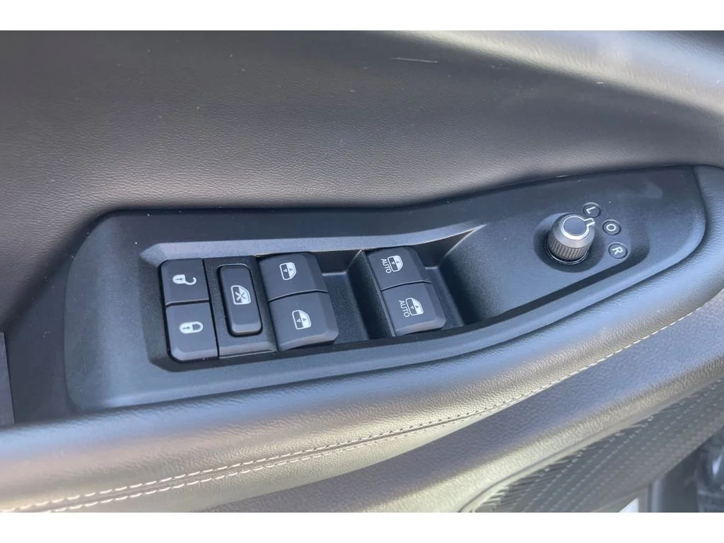 Used 2024 BRIGHT WHITE CLEARCOAT Jeep Laredo image 12