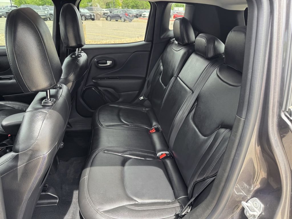 Used 2018 Gray Jeep Latitude image 25
