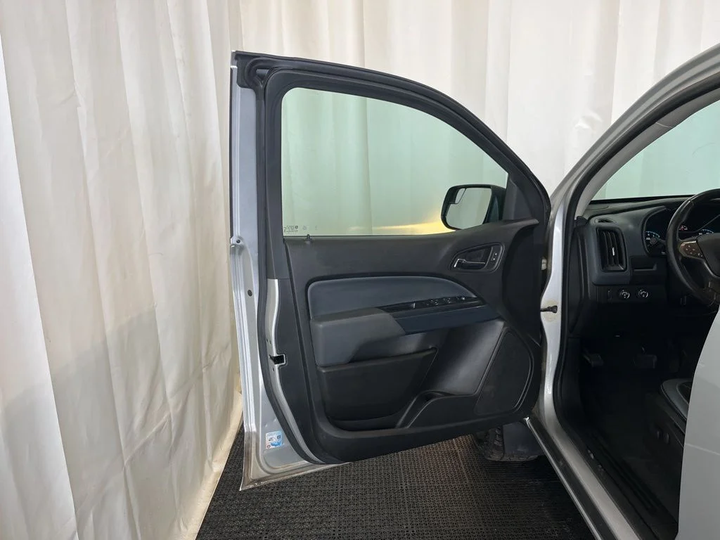 Used 2020 Silver Chevrolet Z71 image 16