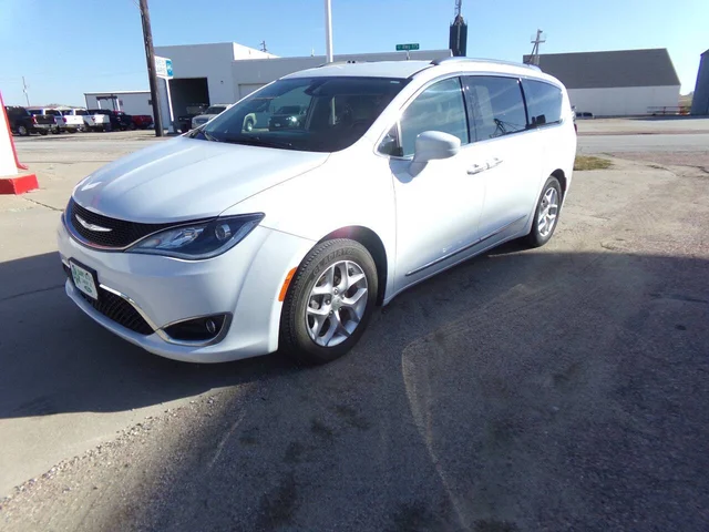 2019 Chrysler Pacifica Touring L Plus 4dr Mini Van